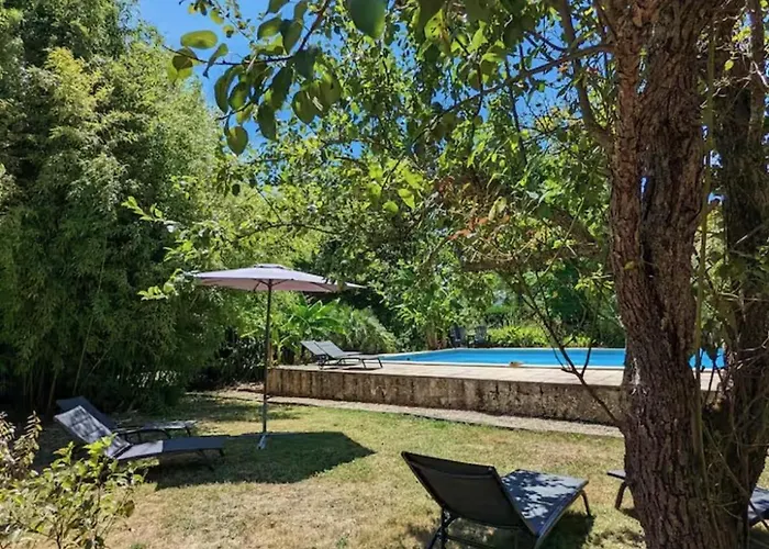 Avec Piscine - La Sacristie